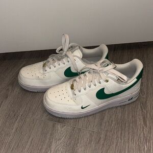 Nike White and Green Sneakers Size 7